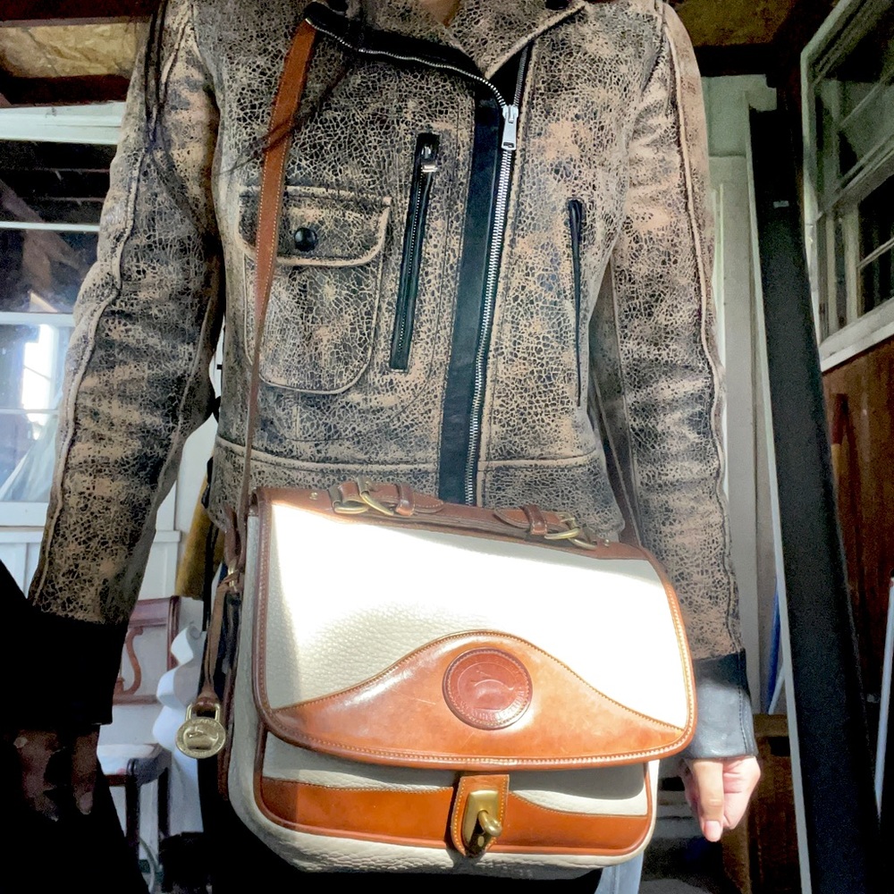 ❌SOLD❌Vintage White Leather Dooney & Bourke Purse - Picture 10 of 15